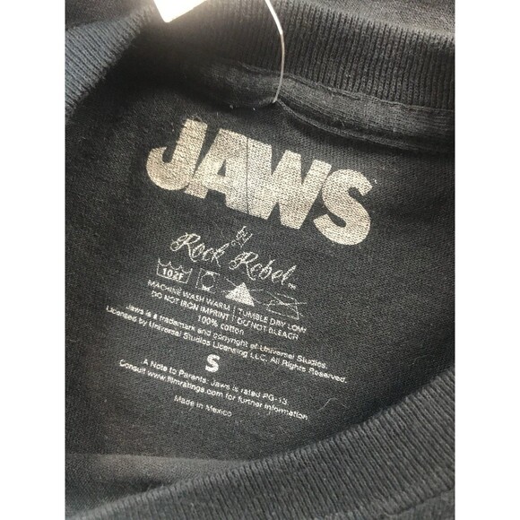 Universal Studios Rock Rebel Amity Island Jaws Shark Cotton T-Shirt Size Small - Picture 3 of 6